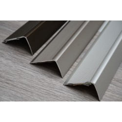 Aluminium hoeken, trapprofielen, trapkantprofielen en antislip trapneus
