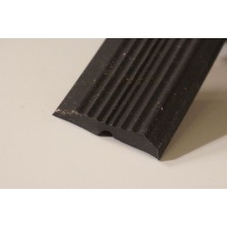Gummi schwarz 25 mm für Treppennase
