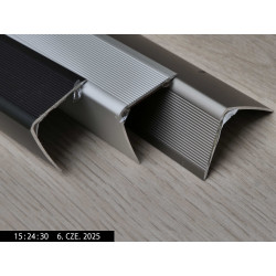 A41 Aluminiowy profil kątowy samoprzylepny 35 x 35 mm x 2,7m